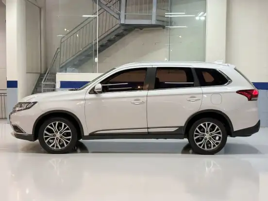MITSUBISHI-OUTLANDER-2.2 4X4 16V DIESEL 4P AUTOMÁTICO MITSUBISHI-OUTLANDER-2016