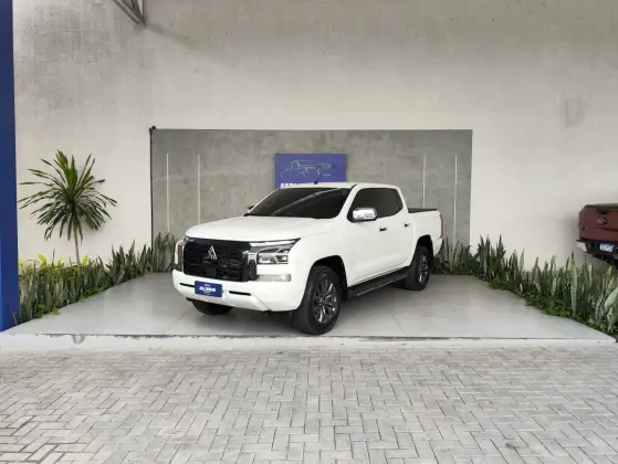 MITSUBISHI TRITON 2.4 BITURBO DIESEL CD HPE-S 4X4 AUTOMÁTICO MITSUBISHI TRITON 2.4 BITURBO DIESEL CD HPE-S 4X4 AUTOMÁTICO