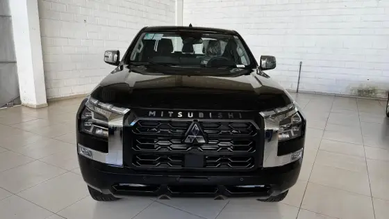 MITSUBISHI TRITON 2.4 BITURBO DIESEL CD HPE-S 4X4 AUTOMÁTICO MITSUBISHI TRITON 2.4 BITURBO DIESEL CD HPE-S 4X4 AUTOMÁTICO