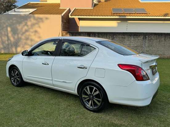 NISSAN-VERSA-2017