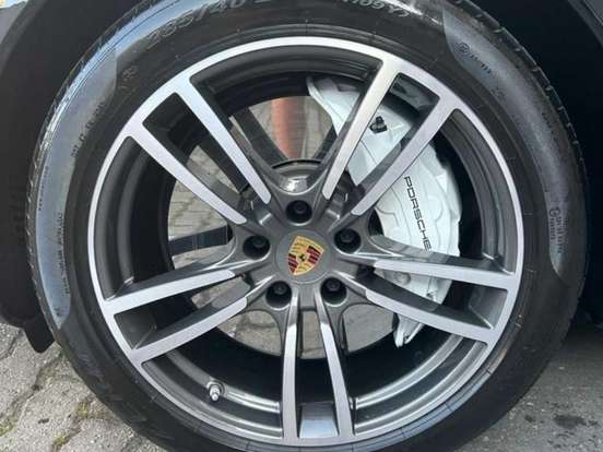 PORSCHE-CAYENNE-2022