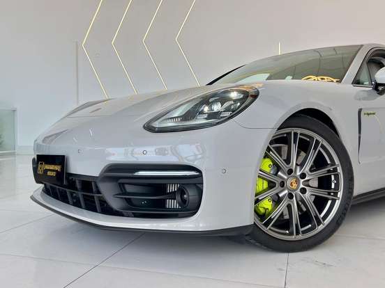 PORSCHE-PANAMERA-2023