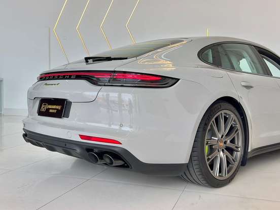 PORSCHE-PANAMERA-2023