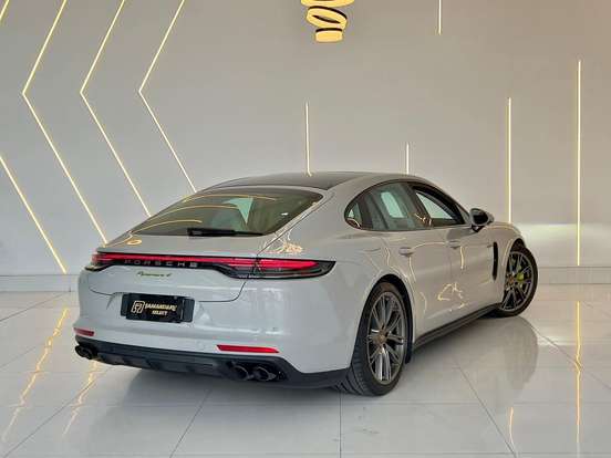 PORSCHE-PANAMERA-2023