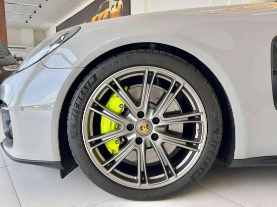 PORSCHE-PANAMERA-2023