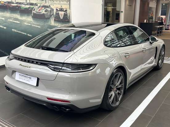 PORSCHE-PANAMERA-2023