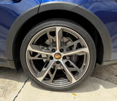 PORSCHE-TAYCAN-2022