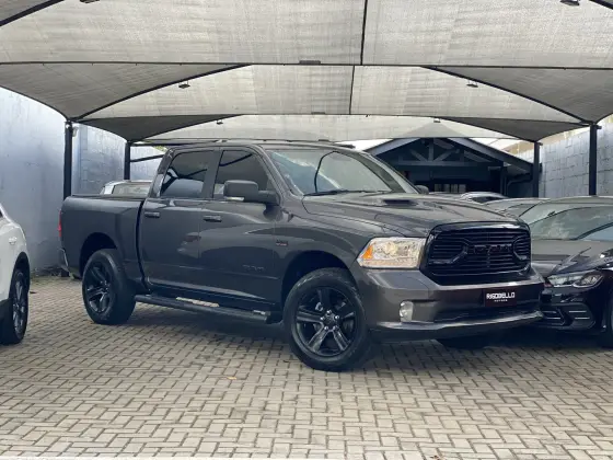 RAM CLASSIC 5.7 V8 GASOLINA LARAMIE NIGHT EDITION CD 4X4 AUTOMÁTICO RAM CLASSIC 5.7 V8 GASOLINA LARAMIE NIGHT EDITION CD 4X4 AUTOMÁTICO