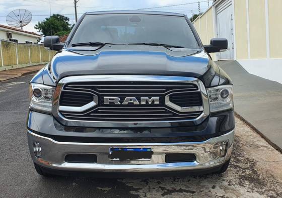 RAM CLASSIC 5.7 V8 GASOLINA LARAMIE CD 4X4 AUTOMÁTICO