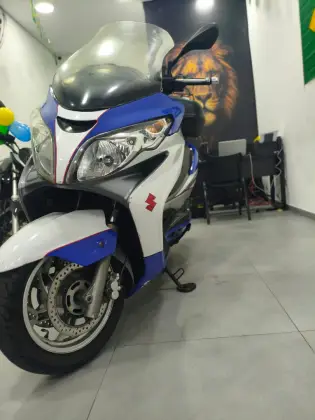 SUZUKI BURGMAN 400 SUZUKI BURGMAN 400