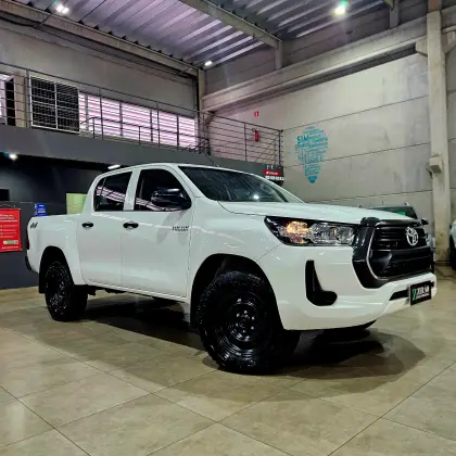 TOYOTA HILUX 2.8 D-4D TURBO DIESEL CD POWER PACK 4X4 MANUAL