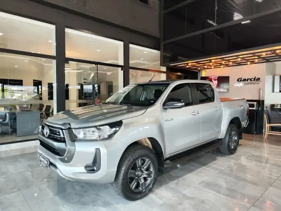 TOYOTA HILUX 2.8 D-4D TURBO DIESEL CD SR 4X4 AUTOMÁTICO TOYOTA HILUX 2.8 D-4D TURBO DIESEL CD SR 4X4 AUTOMÁTICO
