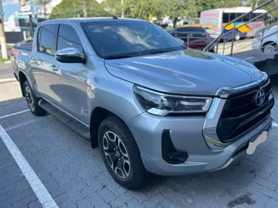 TOYOTA HILUX 2.8 D-4D TURBO DIESEL CD SRV 4X4 AUTOMÁTICO