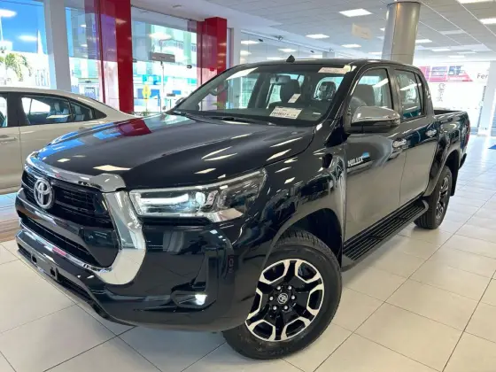 TOYOTA HILUX 2.8 D-4D TURBO DIESEL CD SRX 4X4 AUTOMÁTICO TOYOTA HILUX 2.8 D-4D TURBO DIESEL CD SRX 4X4 AUTOMÁTICO