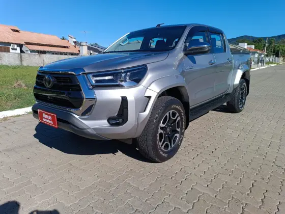 TOYOTA HILUX 2.8 D-4D TURBO DIESEL CD SRX PLUS 4X4 AUTOMÁTICO TOYOTA HILUX 2.8 D-4D TURBO DIESEL CD SRX PLUS 4X4 AUTOMÁTICO