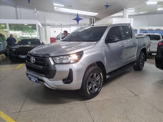 TOYOTA HILUX 2.8 D-4D TURBO DIESEL CD SR 4X4 AUTOMÁTICO