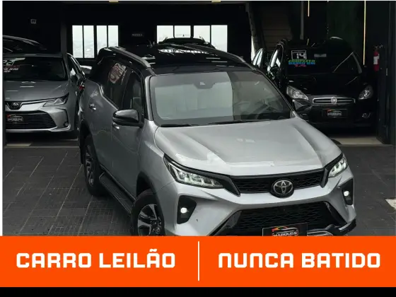 TOYOTA HILUX SW4 2.8 D-4D TURBO DIESEL DIAMOND 7L 4X4 AUTOMÁTICO TOYOTA HILUX SW4 2.8 D-4D TURBO DIESEL DIAMOND 7L 4X4 AUTOMÁTICO