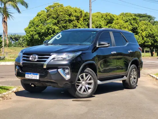 TOYOTA-HILUX SW4-2019