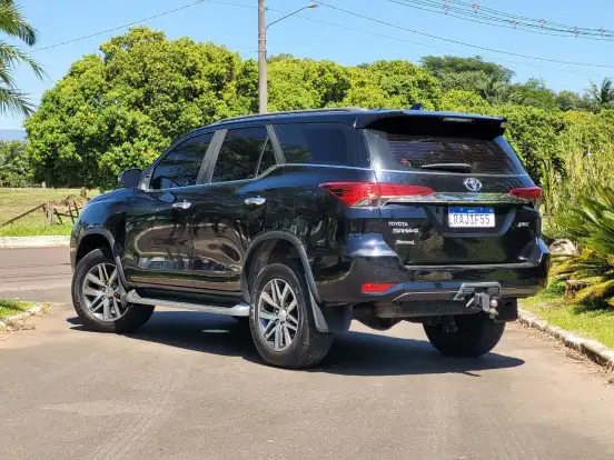 TOYOTA-HILUX SW4-2.8 SRX 4X4 16V TURBO INTERCOOLER DIESEL 4P AUTOMÁTICO TOYOTA-HILUX SW4-2019