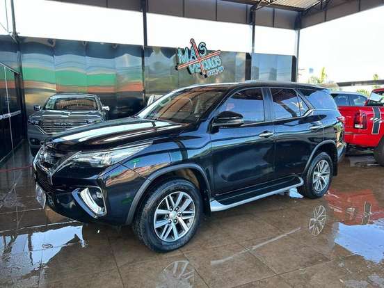 TOYOTA-HILUX SW4-2.8 SRX 4X4 7 LUGARES 16V TURBO INTERCOOLER DIESEL 4P AUTOMÁTICO TOYOTA-HILUX SW4-2018