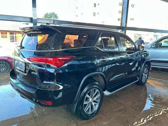 TOYOTA-HILUX SW4-2.8 SRX 4X4 7 LUGARES 16V TURBO INTERCOOLER DIESEL 4P AUTOMÁTICO TOYOTA-HILUX SW4-2018