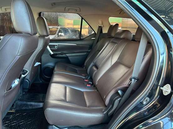 TOYOTA-HILUX SW4-2.8 SRX 4X4 7 LUGARES 16V TURBO INTERCOOLER DIESEL 4P AUTOMÁTICO TOYOTA-HILUX SW4-2018
