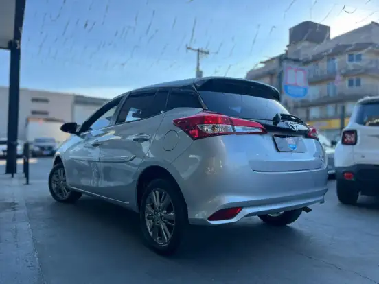 TOYOTA-YARIS-2021
