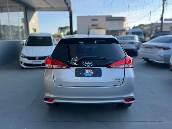 TOYOTA-YARIS-2021