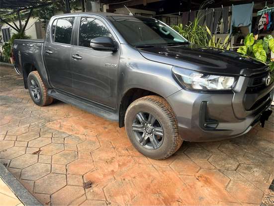 TOYOTA-HILUX-2025