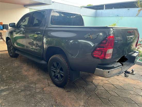 TOYOTA-HILUX-2.8 D-4D TURBO DIESEL CD SR 4X4 AUTOMÁTICO TOYOTA-HILUX-2025