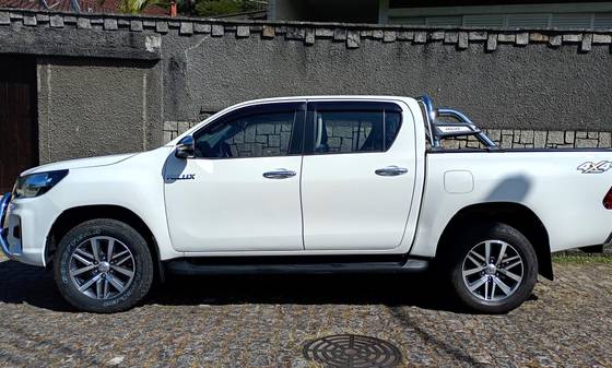 TOYOTA HILUX 2.8 SRV 4X4 CD 16V DIESEL 4P AUTOMÁTICO