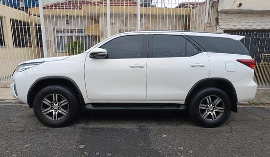 TOYOTA-HILUX SW4-2.7 SR 7 LUGARES 4X2 16V FLEX 4P AUTOMÁTICO TOYOTA-HILUX SW4-2016