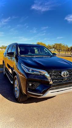 TOYOTA HILUX SW4 2.8 D-4D TURBO DIESEL SRX PLATINUM 7L 4X4 AUTOMÁTICO