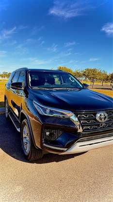 TOYOTA-HILUX SW4-2023