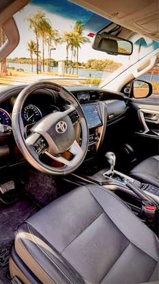 TOYOTA-HILUX SW4-2.8 D-4D TURBO DIESEL SRX PLATINUM 7L 4X4 AUTOMÁTICO TOYOTA-HILUX SW4-2023