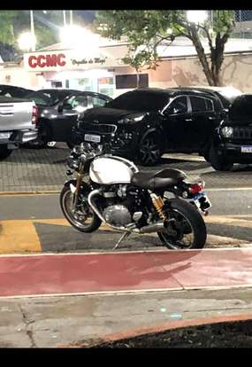TRIUMPH-THRUXTON R-2020