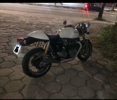 TRIUMPH-THRUXTON R-2020