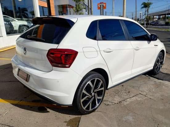 VOLKSWAGEN-POLO-2021
