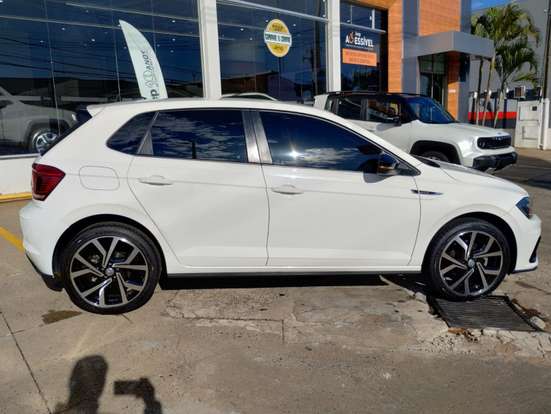 VOLKSWAGEN-POLO-2021