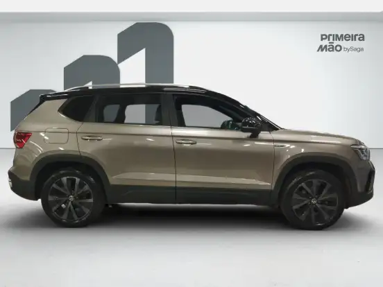 VOLKSWAGEN-TAOS-2021