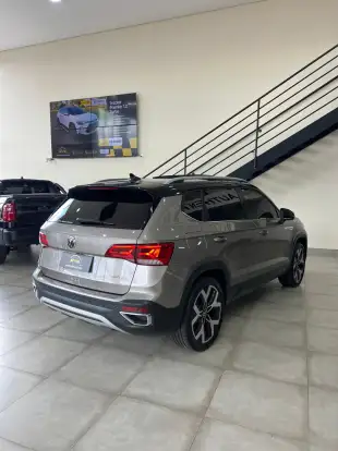 VOLKSWAGEN-TAOS-2024
