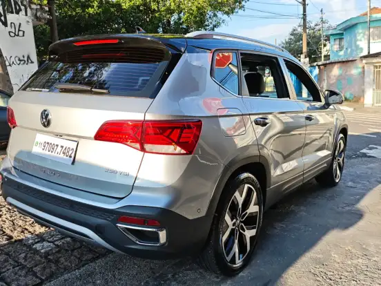 VOLKSWAGEN-TAOS-2025