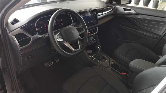 VOLKSWAGEN-TAOS-2025