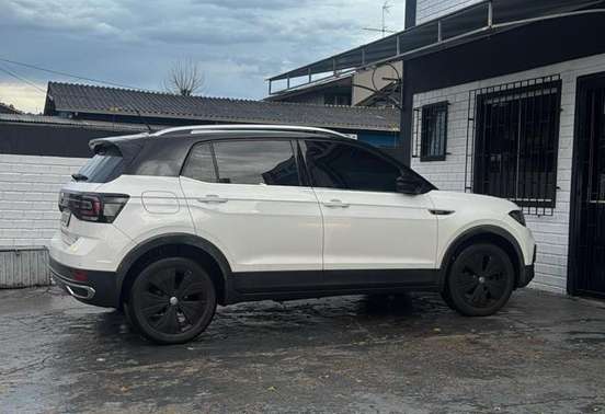 VOLKSWAGEN-T-CROSS-2020