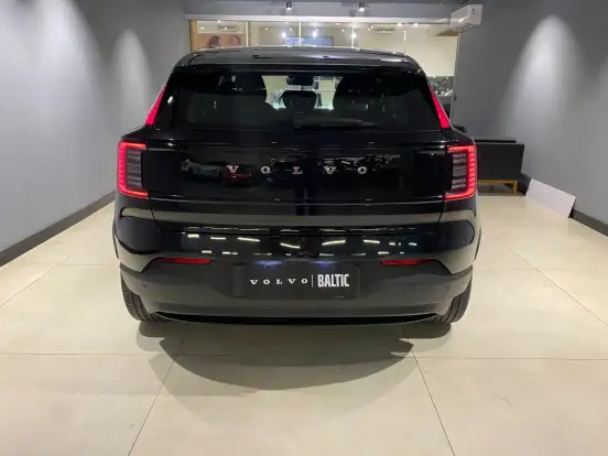 VOLVO-EX30-2024