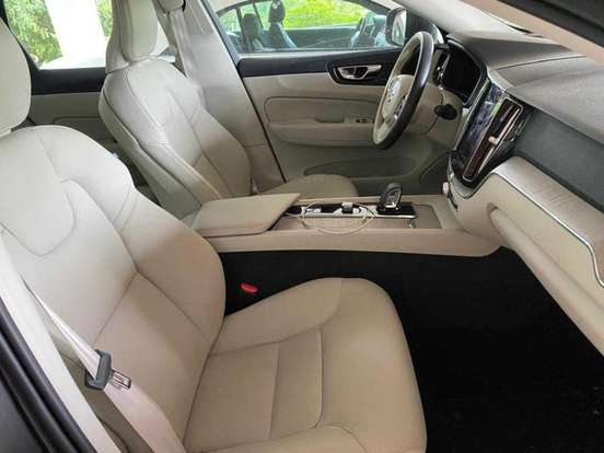 VOLVO-XC60-2022