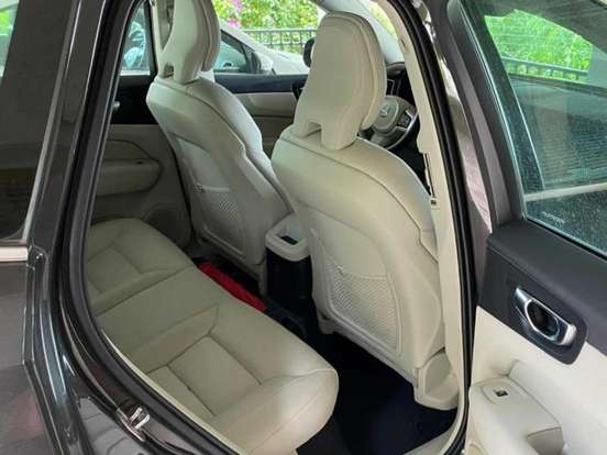 VOLVO-XC60-2022