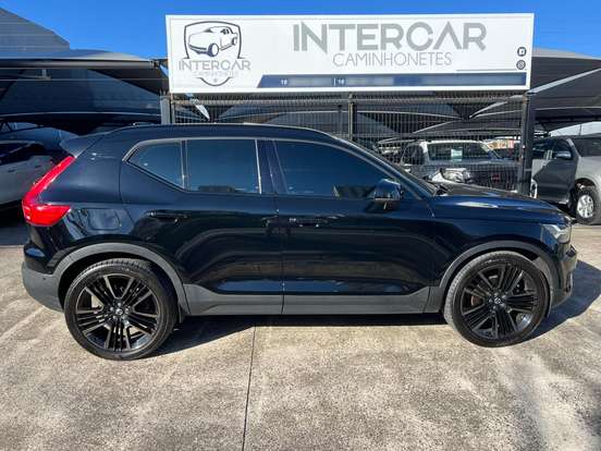 VOLVO-XC40-2019