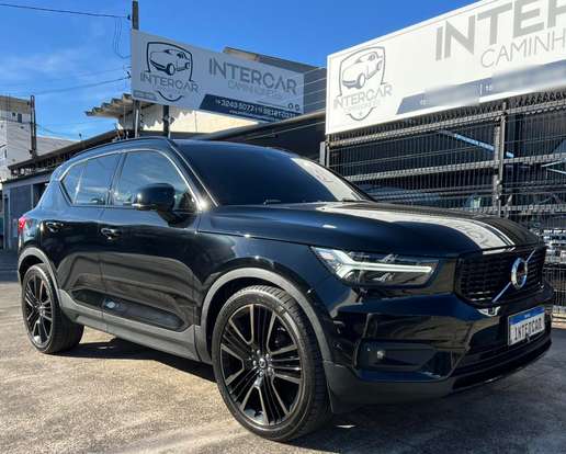 VOLVO-XC40-2019