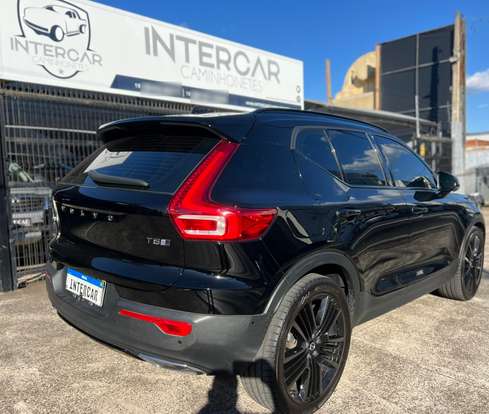 VOLVO-XC40-2019